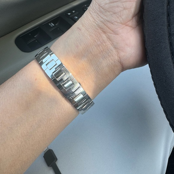 Tissot Mother of Pearl Diamond Bezel Ladies Watch - Picture 8 of 8